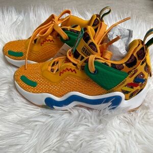 Adidas D.O.N. Issue 3 C LEGO Yellow Spida Basketball Sneakers